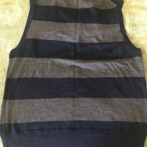 Izod V neck sweater SZ medium